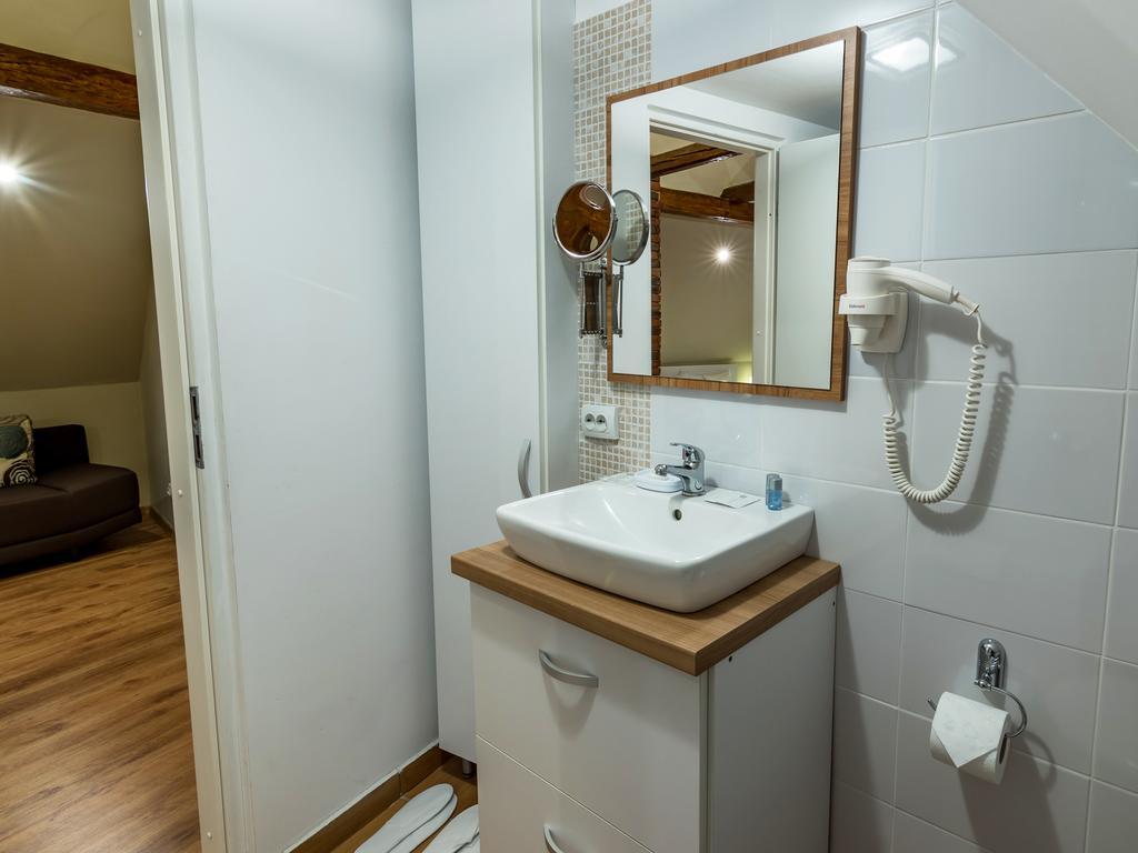 Unseen Apartament